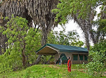 Lake Manze Camp: Massai Wache Lake Manze Camp: Massai Wache