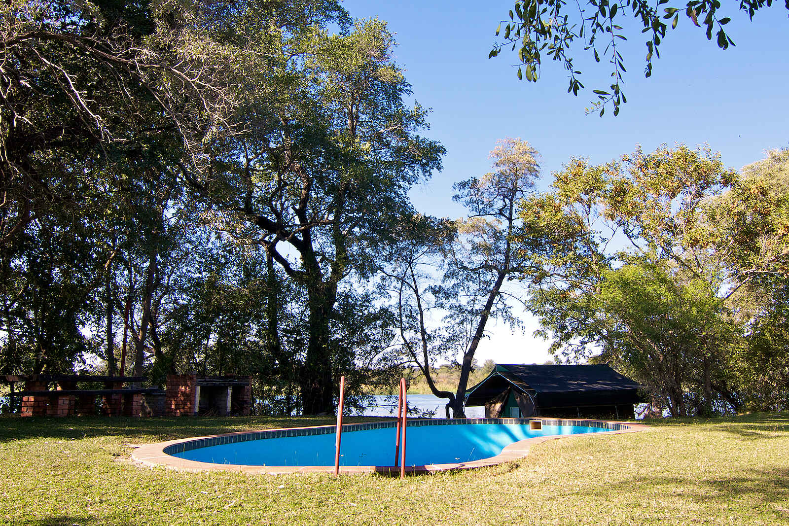 Ndhovu Safari Lodge: Swimming Pool Ndhovu Safari Lodge: Swimming Pool
