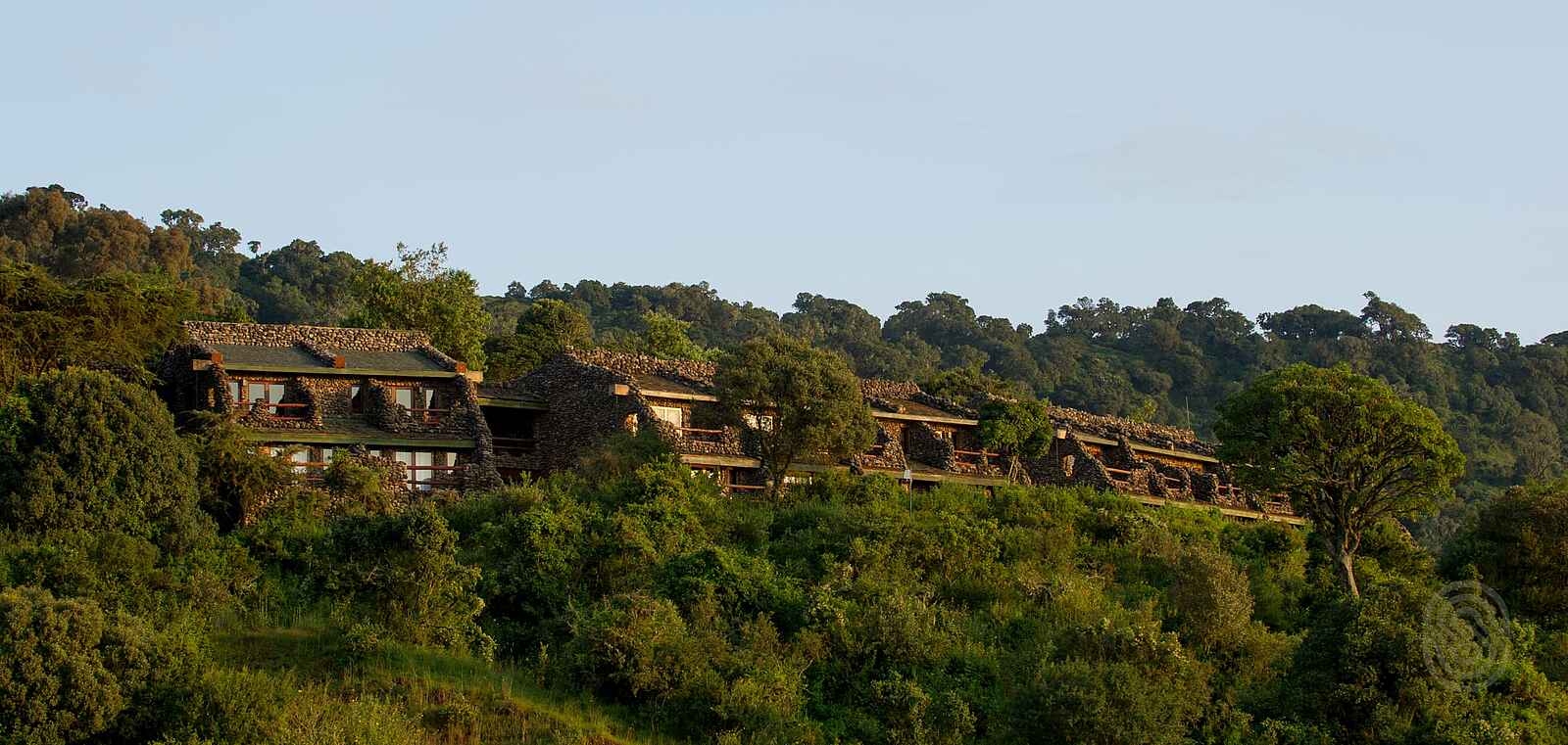 Ngorongoro Serena Safari Lodge: Lage am Kraterhang Ngorongoro Serena Safari Lodge: Lage am Kraterhang