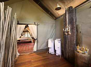 Selinda Explorers Camp: Family Tent Dusche