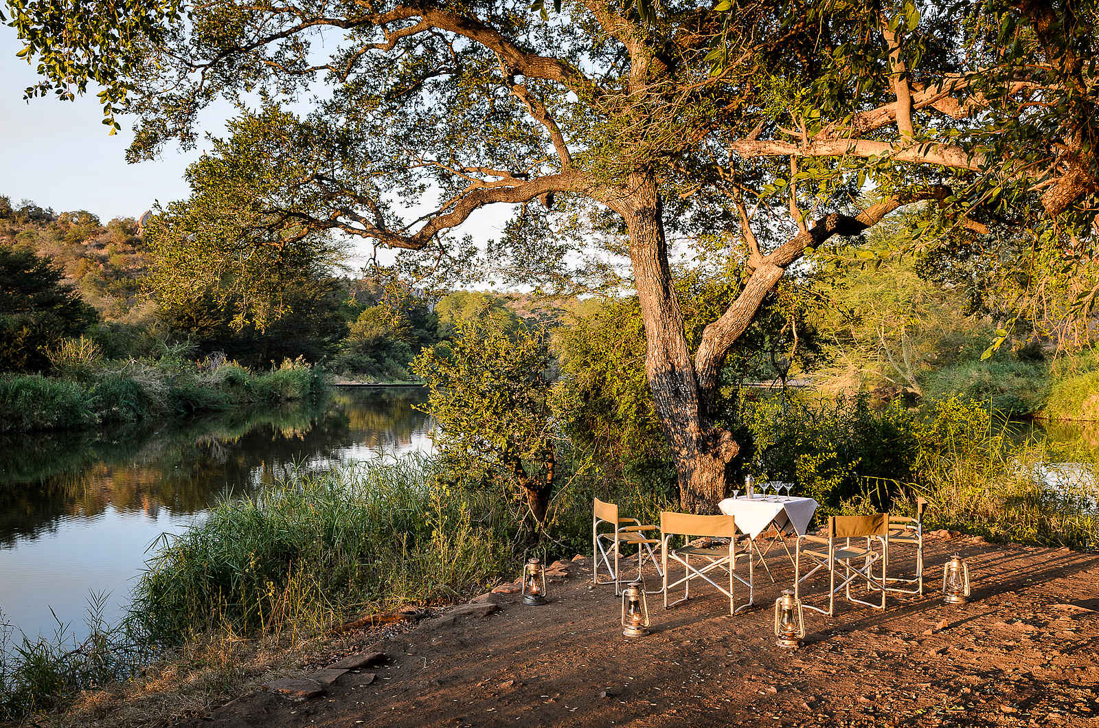 Singita Sweni Lodge: Picknick am Flussufer Singita Sweni Lodge: Picknick am Flussufer