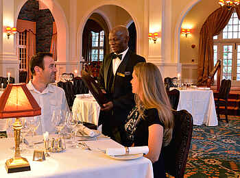 Victoria Falls Hotel: Kellner