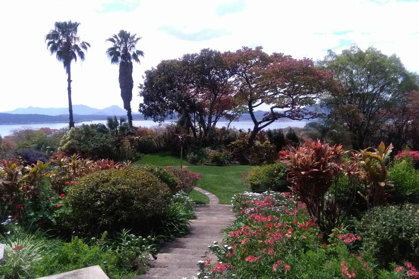 Clever's Lake View Resort: Gartenanlage Clever's Lake View Resort: Gartenanlage