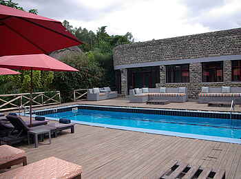 Five Volcanoes Boutique Hotel: Blick über den Pool