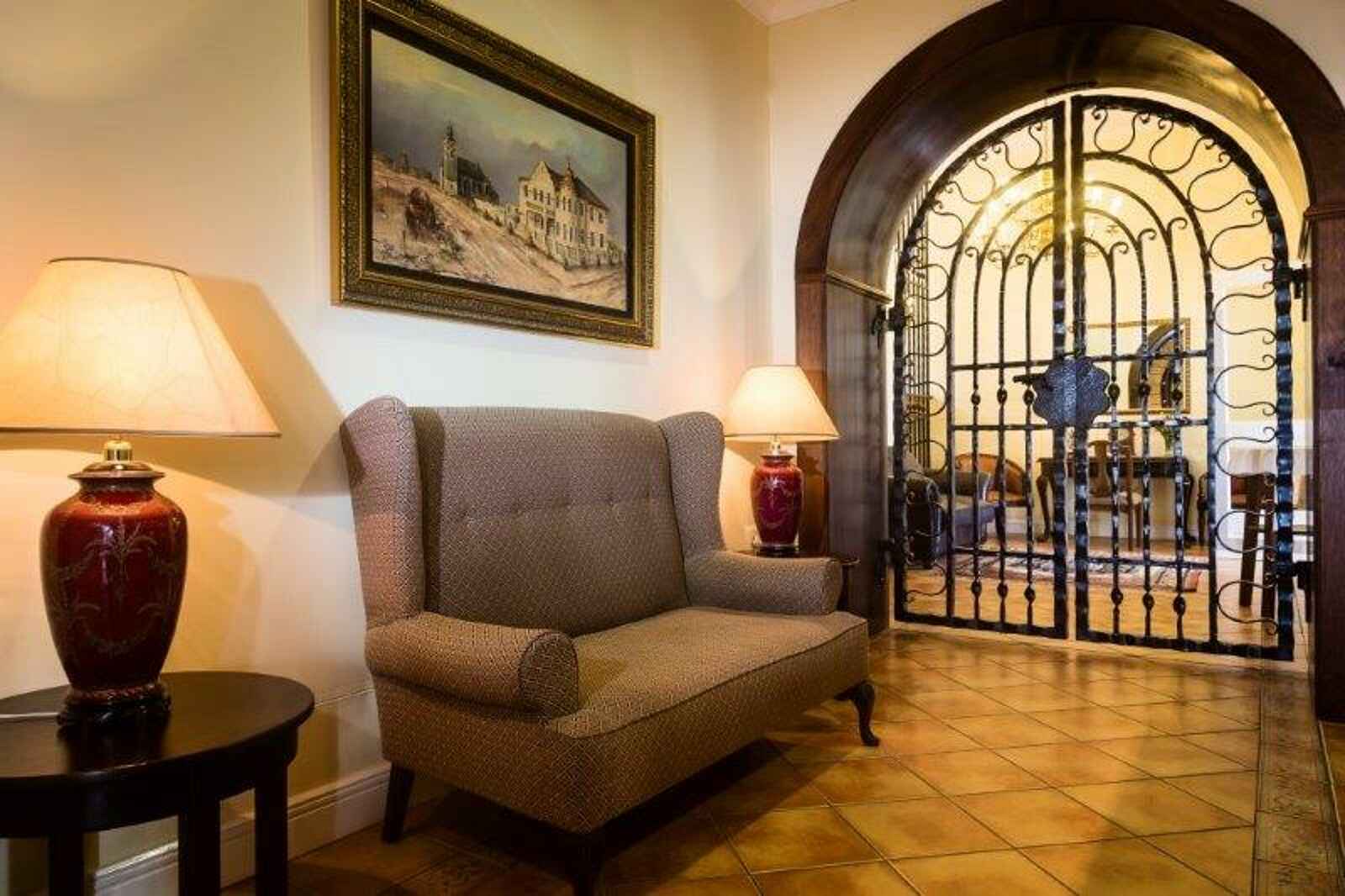 Hotel Eberwein: Lounge mit einem Sofa Hotel Eberwein: Lounge mit einem Sofa