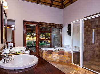 Inyati Game Lodge: Bad des Gästechalets