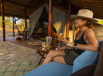 Namoroka Tsingy Camp: Sundowner auf Terrasse