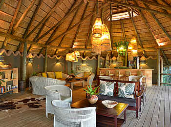 Chobe Bakwena Lodge: Die Main Lounge