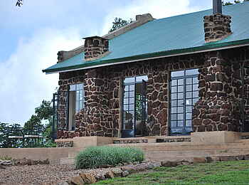 Clouds Mountain Gorilla Lodge: Seitensicht