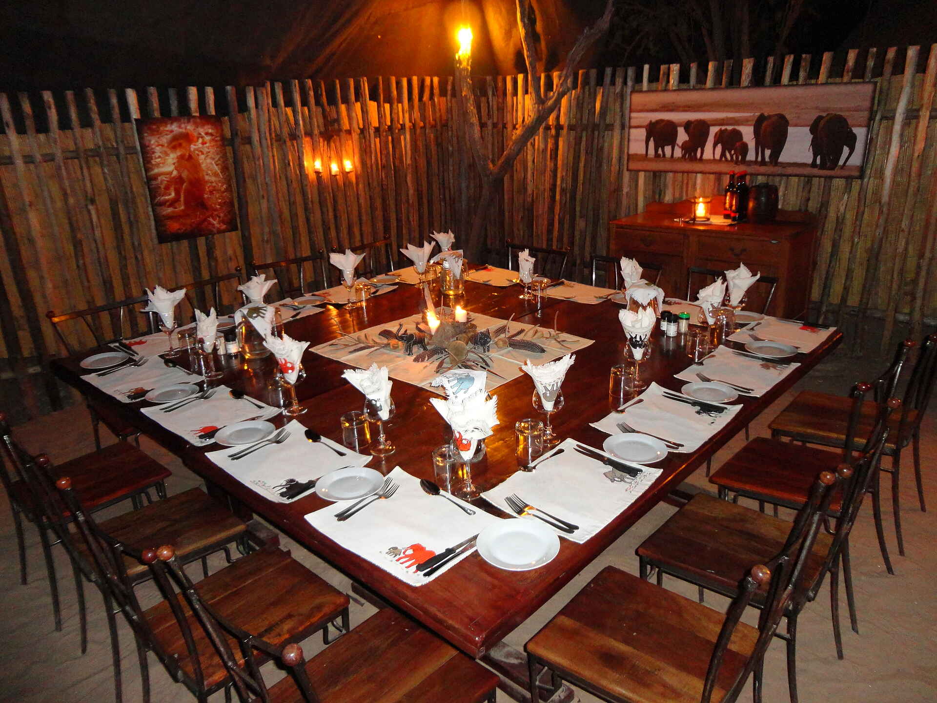 Canoe Safari, Goliath Safaris, Goliath Tented Camp, Kanu-Safari, Mana Pools National Park, Sambesi, Samebsi-Tal, Stretch Ferreira, Zambezi, Abendessen, Dinner, Afrikarma, Afrikarma Safaris, Afrikarma Safaris - Wildnis. Hautnah., Afrikarma.de