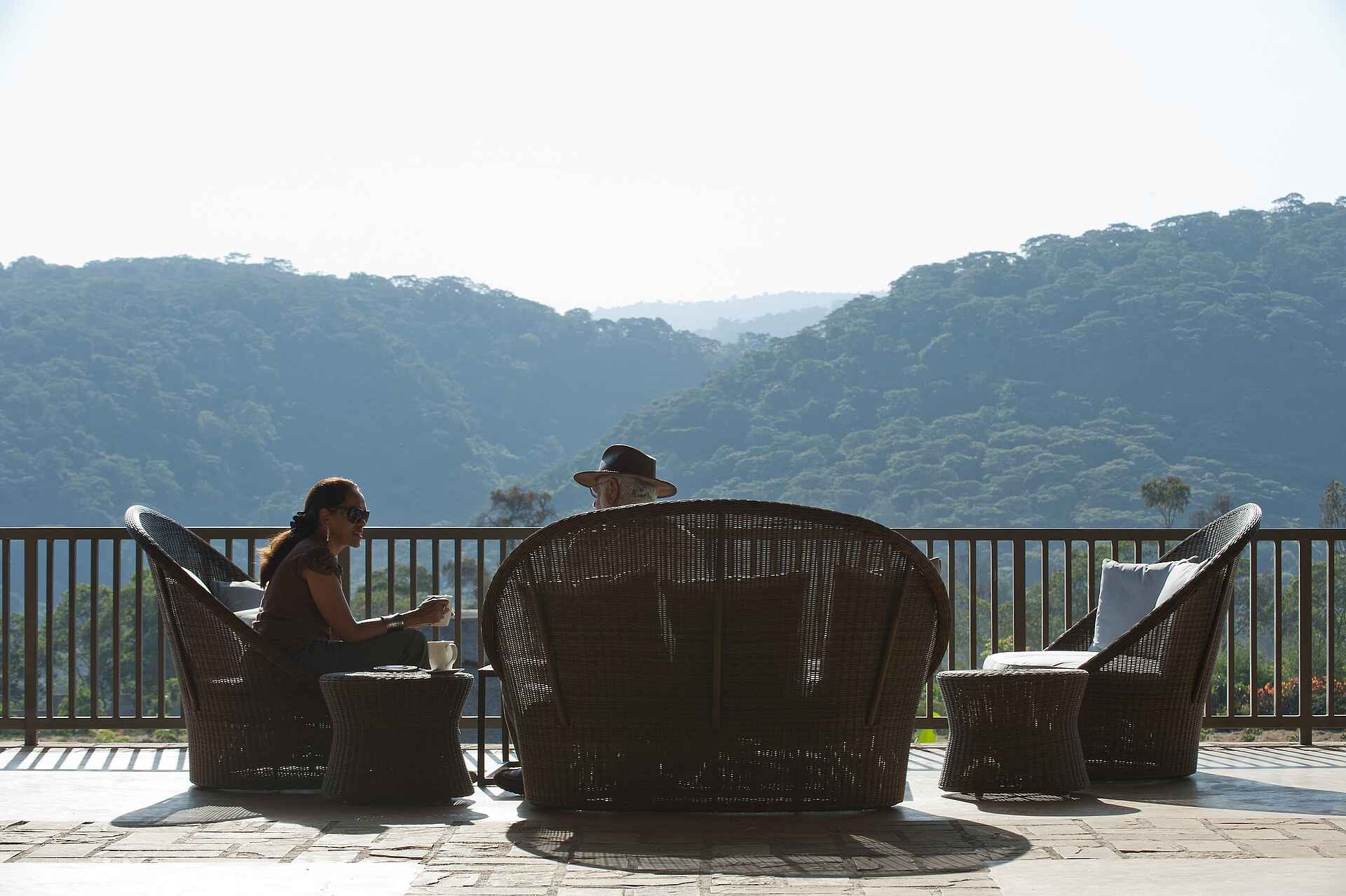 Kitela Lodge: Mini Lounge auf der Veranda karatu, kitela lodge, ngorongoro conservation area, tanganyika wilderness camps, ausblick, mini lounge, veranda, afrikarma, afrikarma safaris, afrikarma safaris - wildnis. hautnah., afrikarma.de