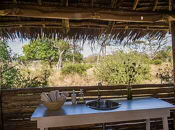 Kuro Tarangire: Waschtisch mit Aussicht Kuro Tarangire: Waschtisch mit Aussicht