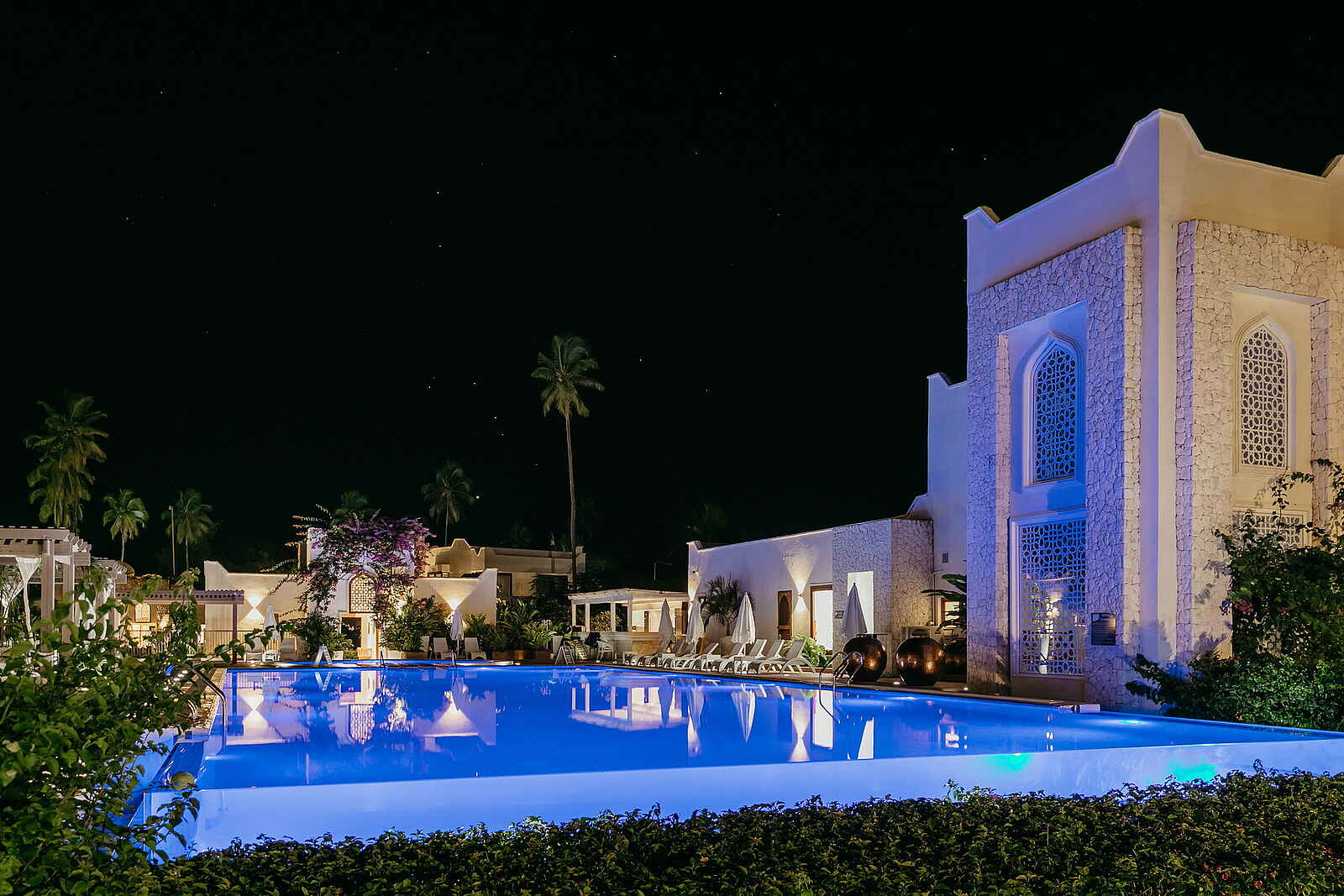 LUX Marijani: Der Pool am Abend LUX Marijani: Der Pool am Abend