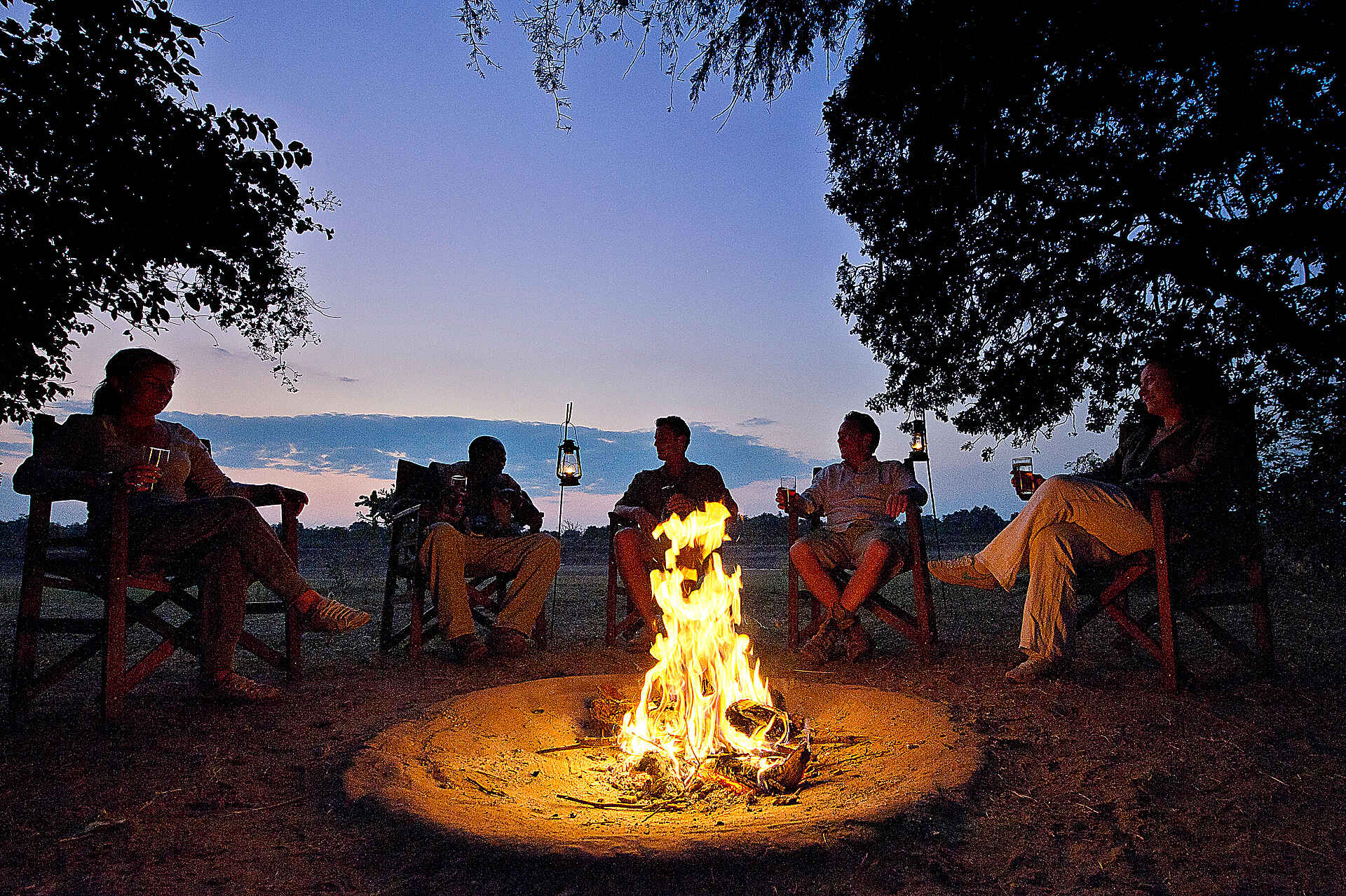 Majete, Majete Wildlife Reserve, Mkulumadzi Lodge, Mkulumadzi River, Robin Pope Safaris, Shire River, Boma, Lagerfeuer, Afrikarma, Afrikarma Safaris, Afrikarma.de