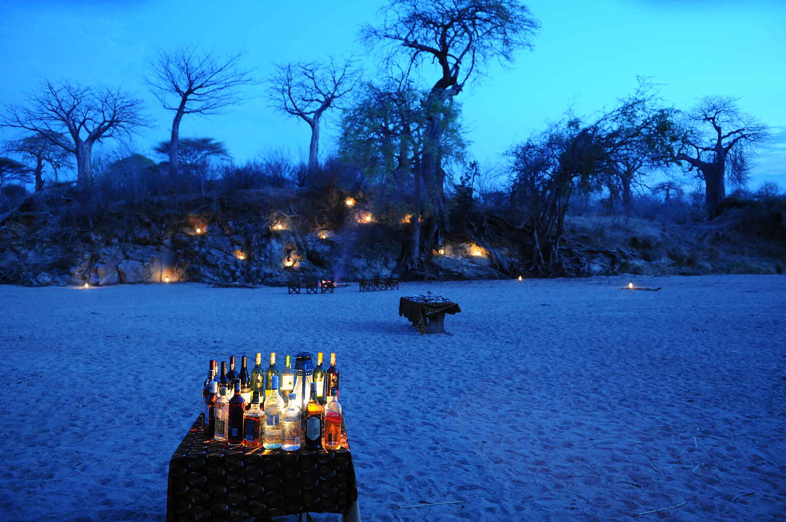 Mwagusi Safari Camp: Bar am Fluss Mwagusi Safari Camp: Bar am Fluss