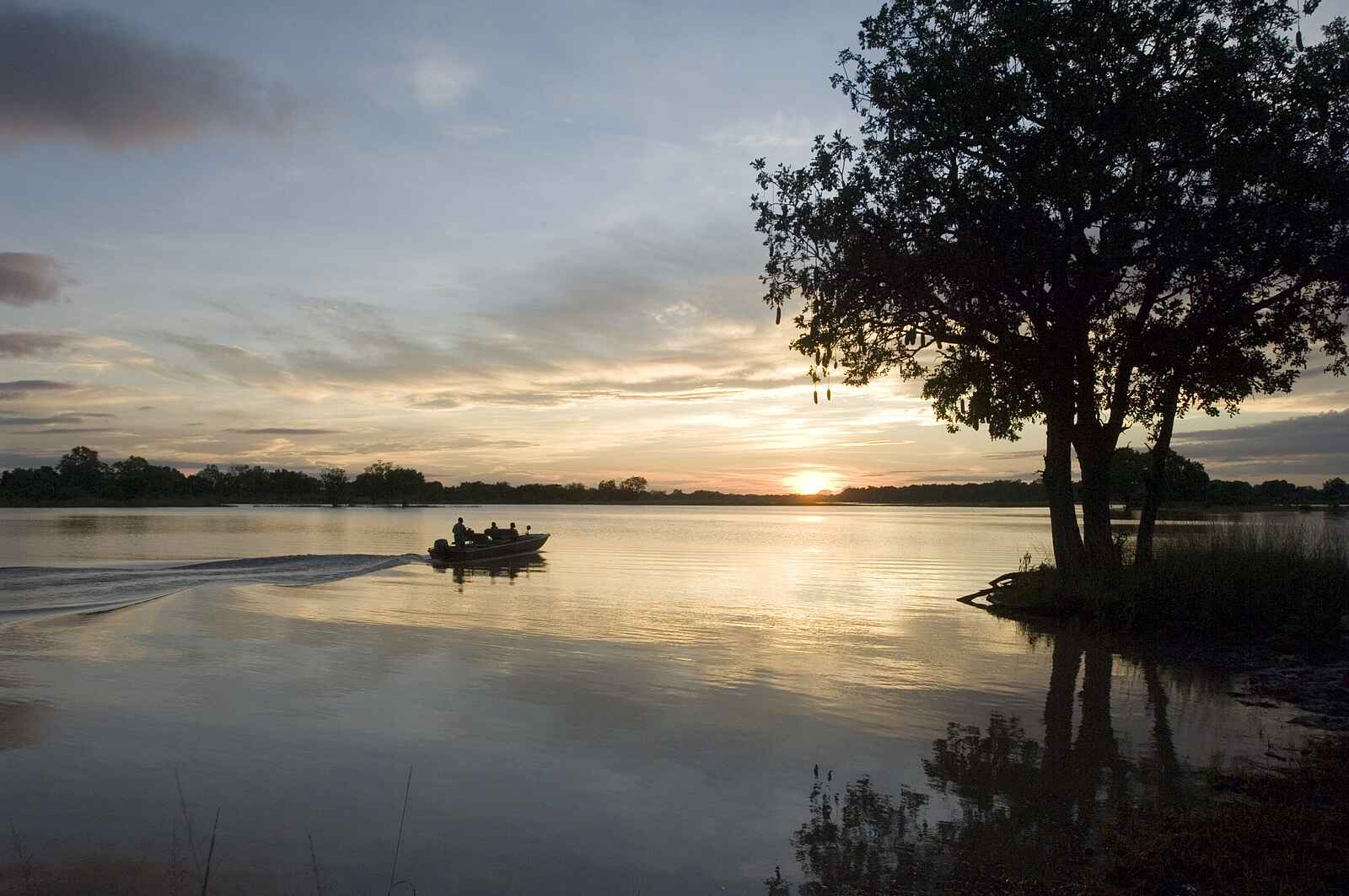 Robin Pope River Journeys: Abendstimmung auf dem Fluss Robin Pope River Journeys: Abendstimmung auf dem Fluss