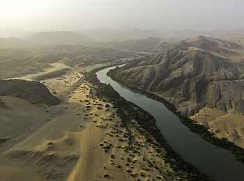 Serra Cafema: Luftbild von Camp und Flusstal