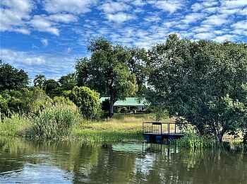 The River Farmhouse: Farmhouse und Bootsanleger