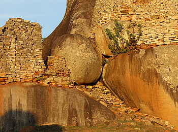 Great Zimbabwe: Kugelförmige Blöcke Great Zimbabwe: Kugelförmige Blöcke