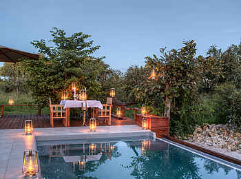 Nokanyana Camp: Pool am Abend