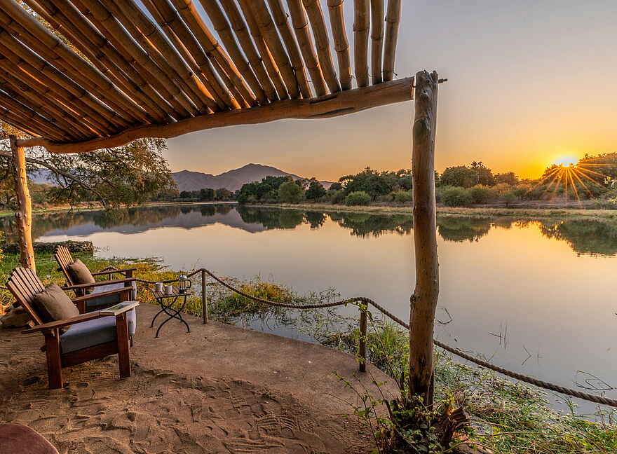 Time + Tide Chongwe Camp: Blick von der Terrasse auf den Sambesi Time + Tide Chongwe Camp: Blick von der Terrasse auf den Sambesi