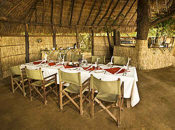 Island Bush Camp: Speisetisch Island Bush Camp: Speisetisch