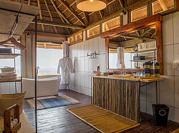 Kubu Kubu Tented Camp: Innenansicht des Badezimmers