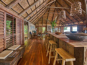 Mbali Mbali Mahale Lodge: Der Essbereich