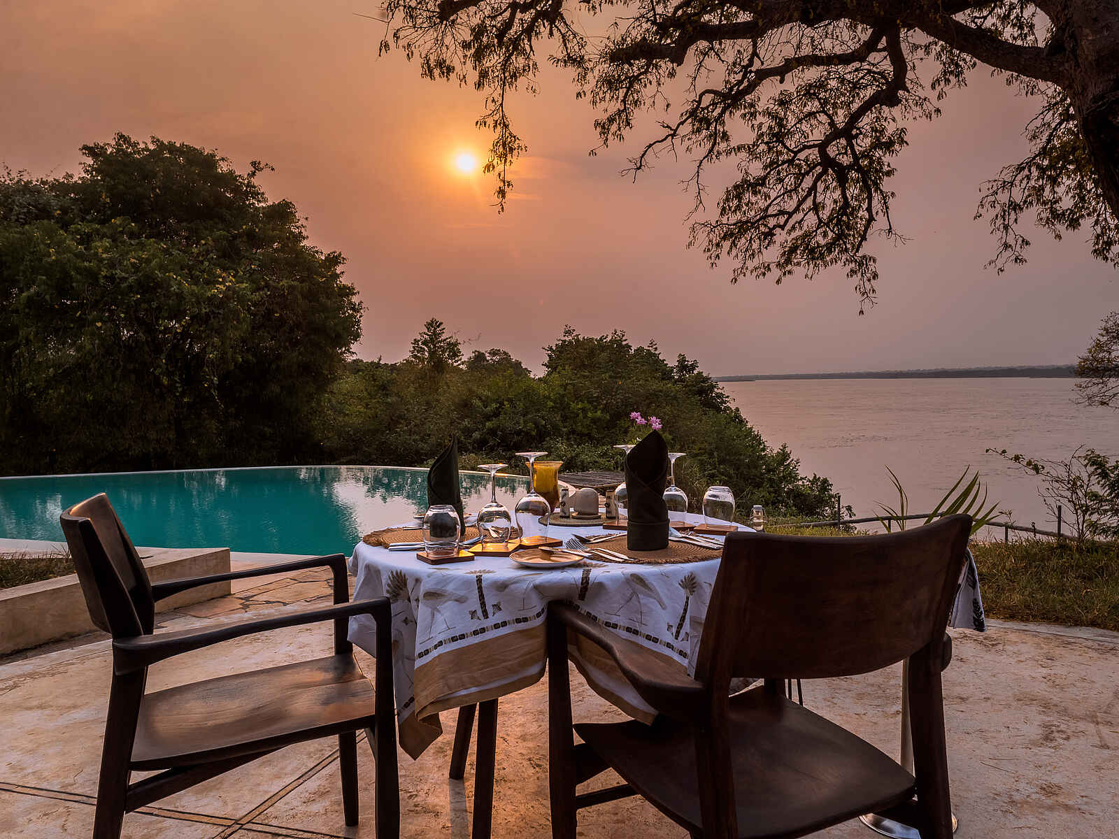 Nile Safari Lodge: Dinner am Pool Nile Safari Lodge: Dinner am Pool