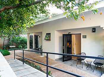 Nkosi Guest Lodge: Family Suite Terrasse