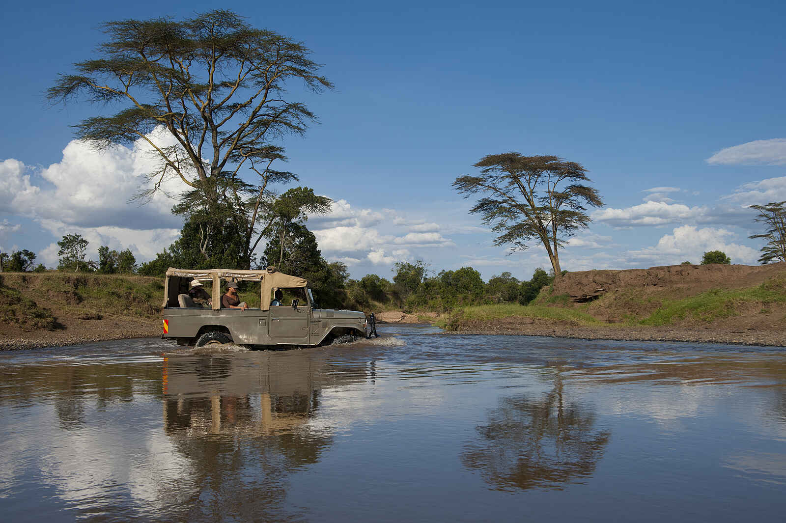 Ol Pejeta Bush Camp: Flussdurchquerung Ol Pejeta Bush Camp: Flussdurchquerung