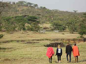 Saruni Leopard Hill: Zu Fuß unterwegs Saruni Leopard Hill: Zu Fuß unterwegs