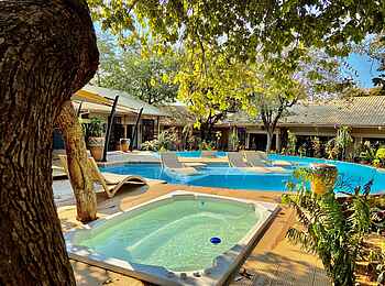 Shongwe Oasis Lodge: Am Pooldeck