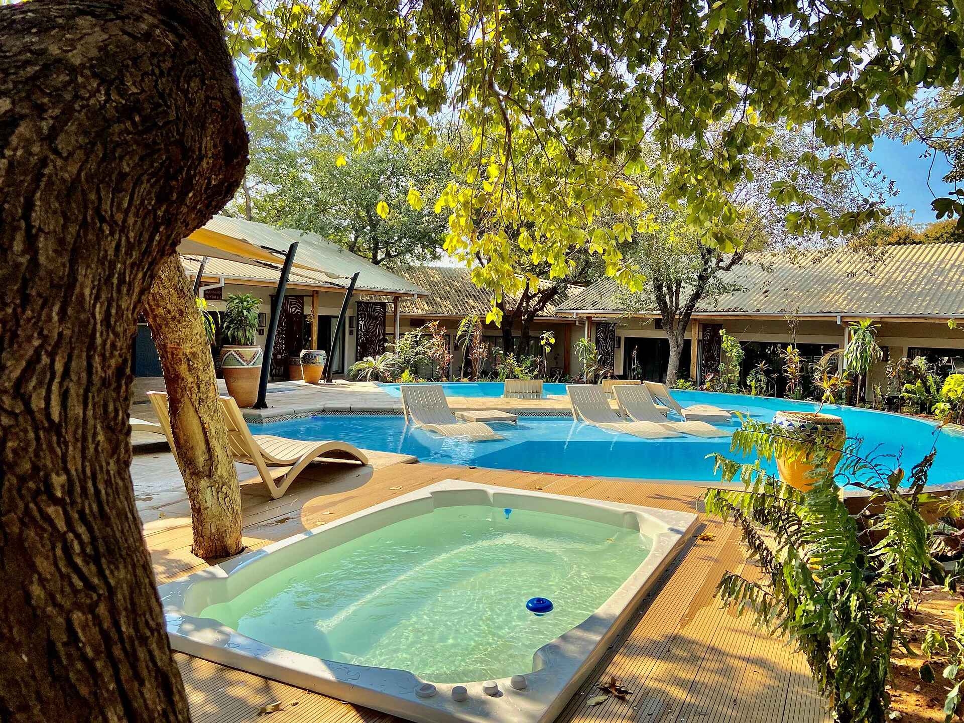 Shongwe Oasis Lodge: Am Pooldeck