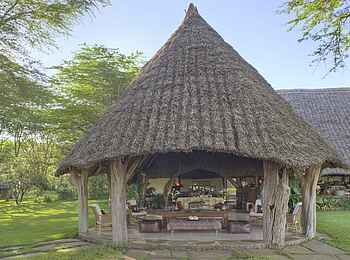 Sirikoi: Außenansicht der Hauptlodge