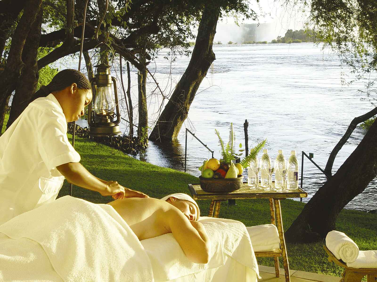 The Royal Livingstone: Massage im Freien The Royal Livingstone: Massage im Freien