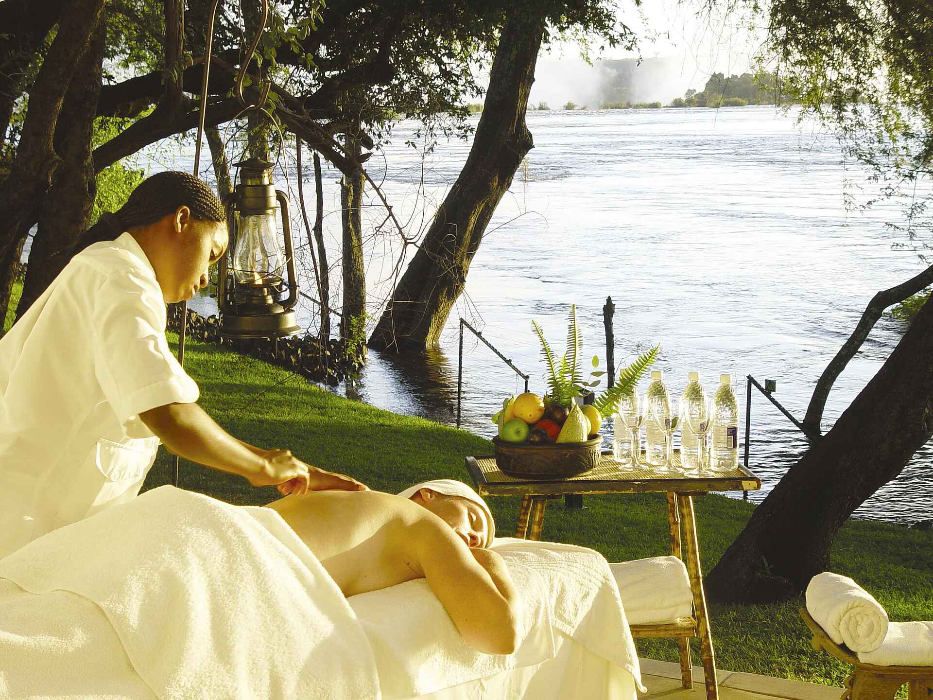 Hotel, Livingstone, Mosi-oa-Tunya, Sambesi, The Royal Livingstone, Victoria Falls, Viktoriafälle, Wasserfälle, Zambezi, Massage, Massagezelt, Wellness, Sun International