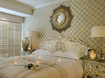 The Twelve Apostles Hotel: Luxury Room Bett The Twelve Apostles Hotel: Luxury Room Bett