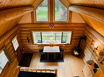 Tweedsmuir Park Lodge: Einrichtung der Chalets von oben