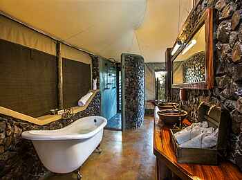 Camp Kuzuma: Badewanne Camp Kuzuma: Badewanne