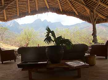 Sarara Tree: Sofa in der Lounge Sarara Tree: Sofa in der Lounge