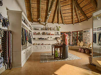 Savanna Lodge: Souvenir Shop Savanna Lodge: Souvenir Shop