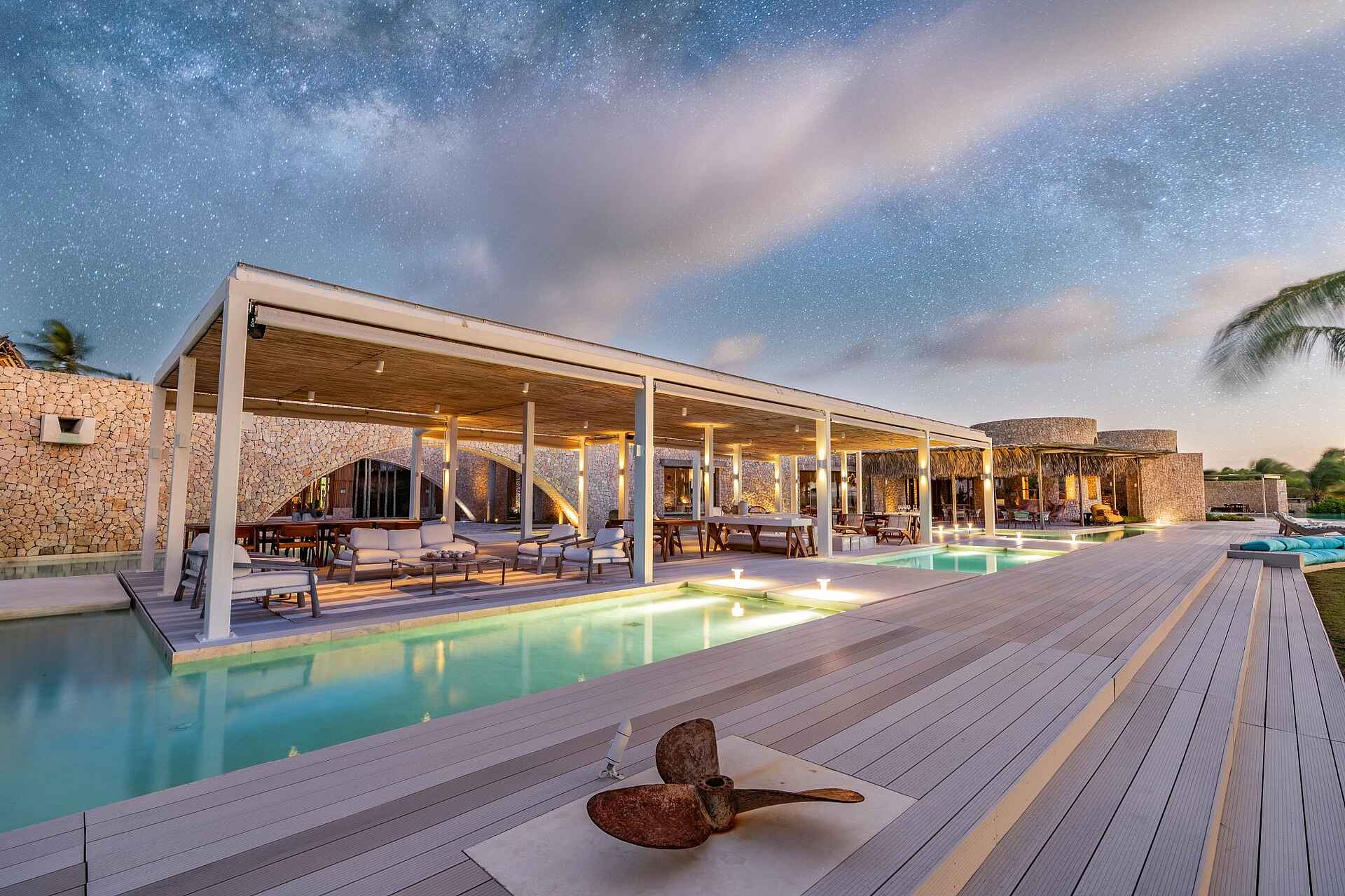 Time + Tide Miavana: Überdachter Frontbereich Time + Tide Miavana: Überdachter Frontbereich