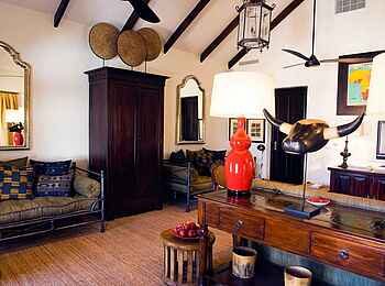 Bushmans Kloof Wilderness Lodge: Koro Lodge Lounge Bushmans Kloof Wilderness Lodge: Koro Lodge Lounge