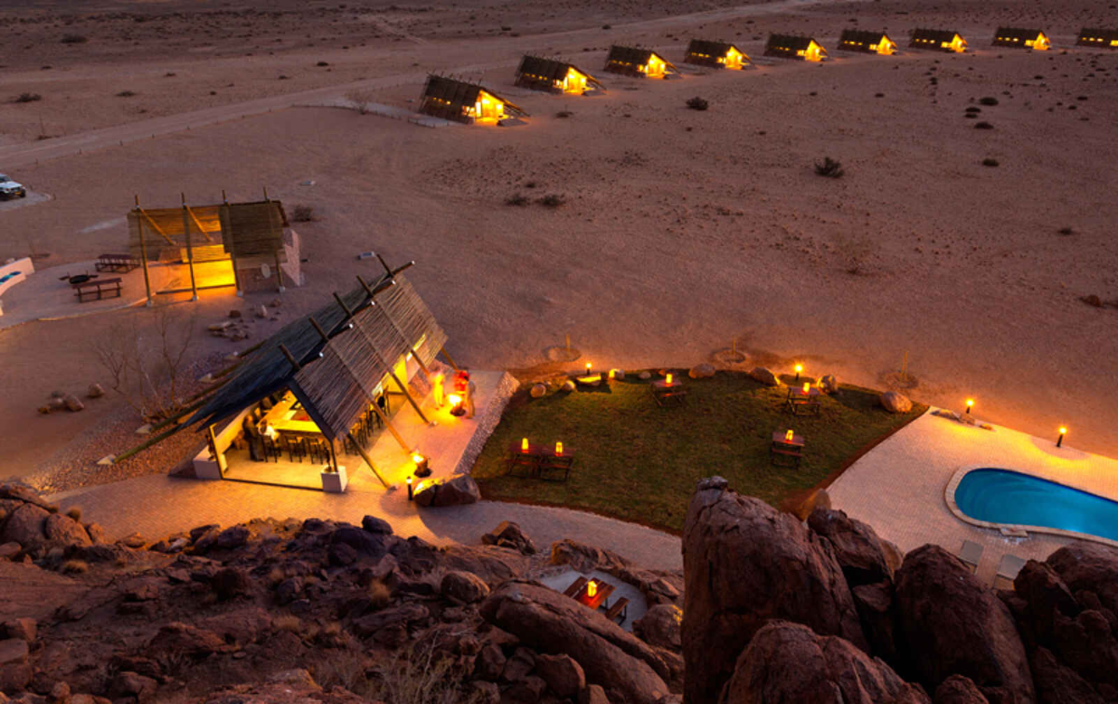 Desert Quiver Camp: Blick auf die zentralen Einrichtungen Desert Quiver Camp: Blick auf die zentralen Einrichtungen