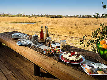 Little Machaba Camp: Kleines Nachmittagsbuffet auf dem Sonnendeck