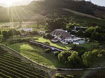 Mont Rochelle Hotel and Vineyard: Vogelperspektive Hotel