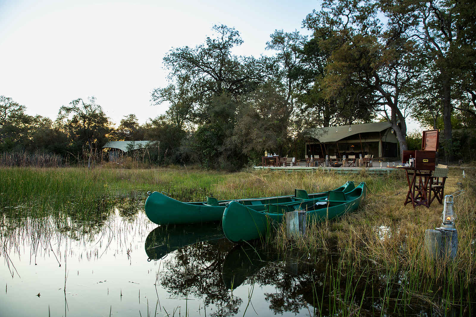 Okavango Explorers Camp: Kanus am Camp Okavango Explorers Camp: Kanus am Camp