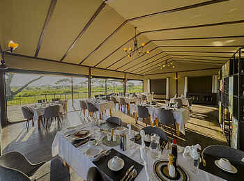 Serengeti Sametu Camp: Im Restaurant Serengeti Sametu Camp: Im Restaurant