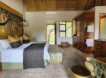 Simbavati Camp George: Suite mit offener Raumgetaltung Simbavati Camp George: Suite mit offener Raumgetaltung